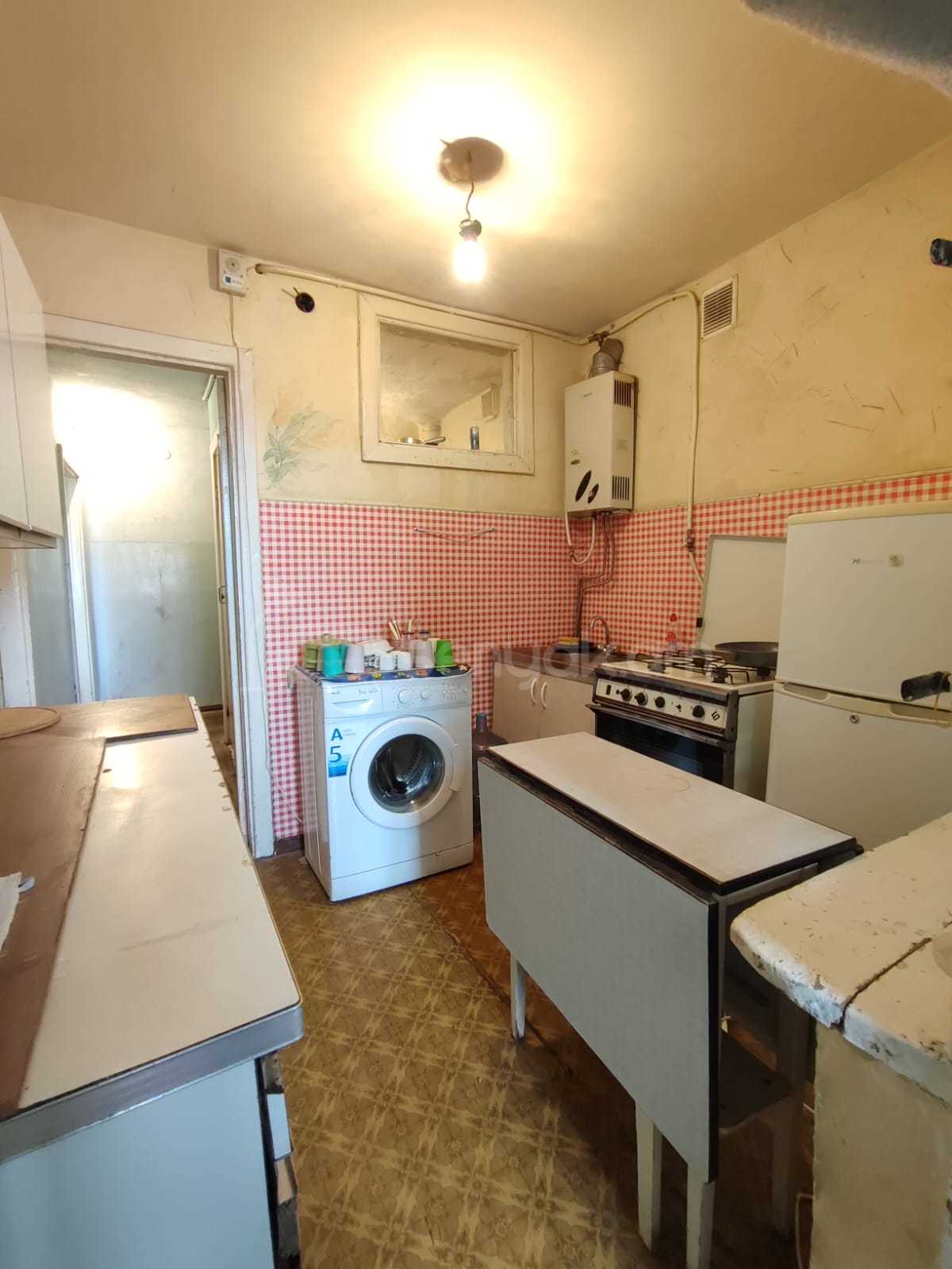 1 Սենյականոց Բնակարան Քարե Շենքում, 39քմ, 4/4 հարկ, Պետական Վիճակում