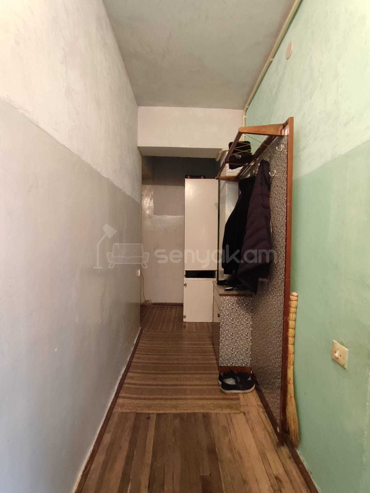 1 Սենյականոց Բնակարան Քարե Շենքում, 39քմ, 4/4 հարկ, Պետական Վիճակում