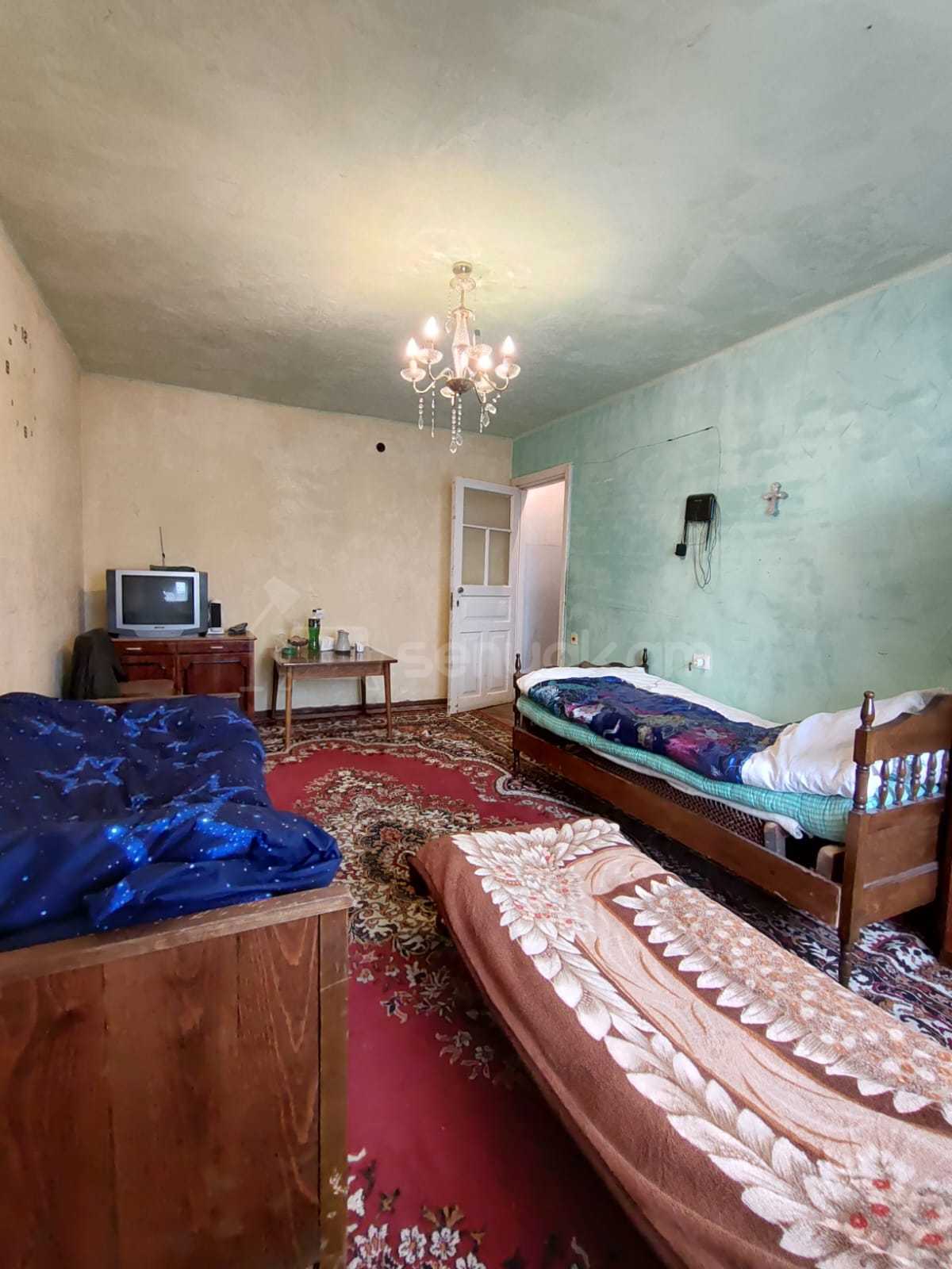 1 Սենյականոց Բնակարան Քարե Շենքում, 39քմ, 4/4 հարկ, Պետական Վիճակում