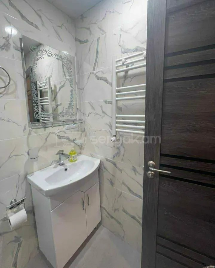 2 Սենյականոց Բնակարան, 40քմ, 5/9 հարկ, Նորմալ Վիճակում, Կահավորված