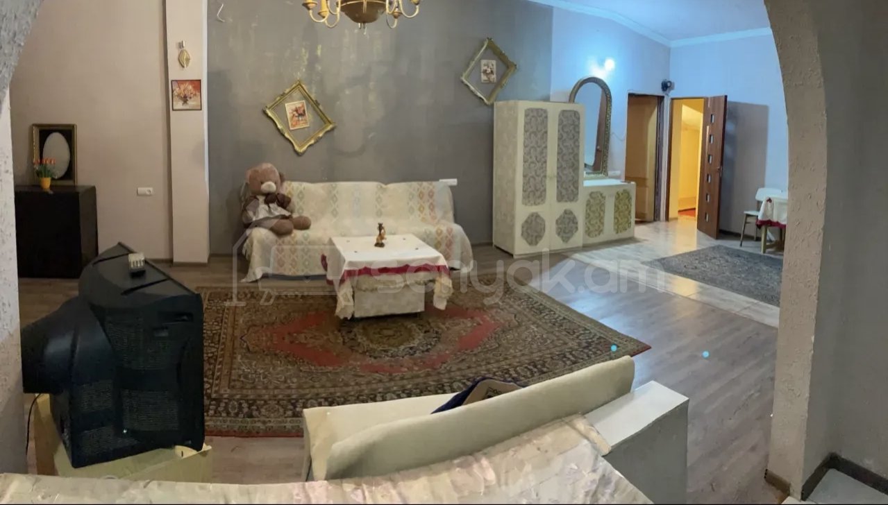 3 Սենյականոց Բնակարան Քարե Շենքում, 68քմ, 5/5 հարկ, Նորմալ Վիճակում, Կահավորված