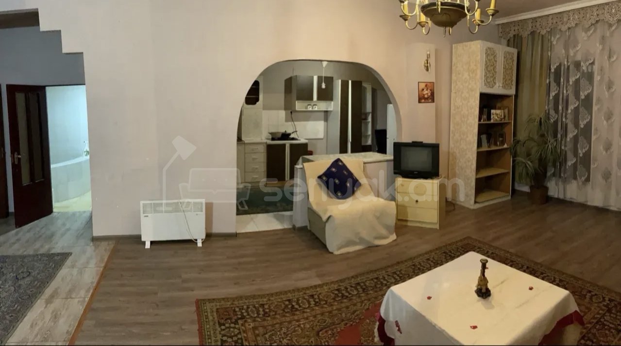 3 Սենյականոց Բնակարան Քարե Շենքում, 68քմ, 5/5 հարկ, Նորմալ Վիճակում, Կահավորված