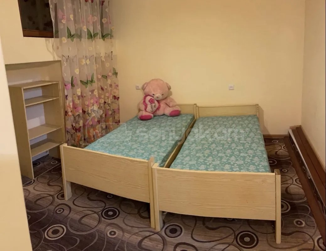 3 Սենյականոց Բնակարան Քարե Շենքում, 68քմ, 5/5 հարկ, Նորմալ Վիճակում, Կահավորված