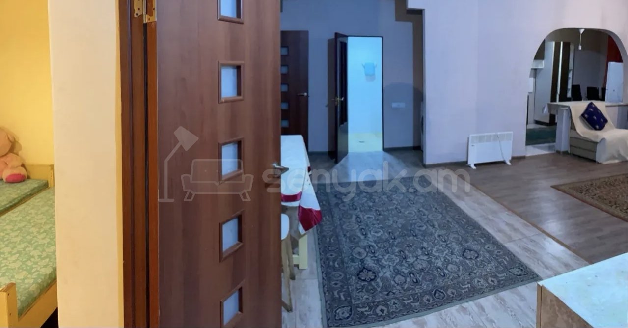 3 Սենյականոց Բնակարան Քարե Շենքում, 68քմ, 5/5 հարկ, Նորմալ Վիճակում, Կահավորված