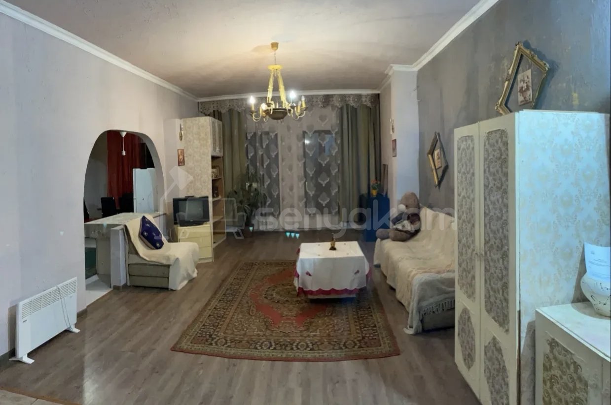 3 Սենյականոց Բնակարան Քարե Շենքում, 68քմ, 5/5 հարկ, Նորմալ Վիճակում, Կահավորված