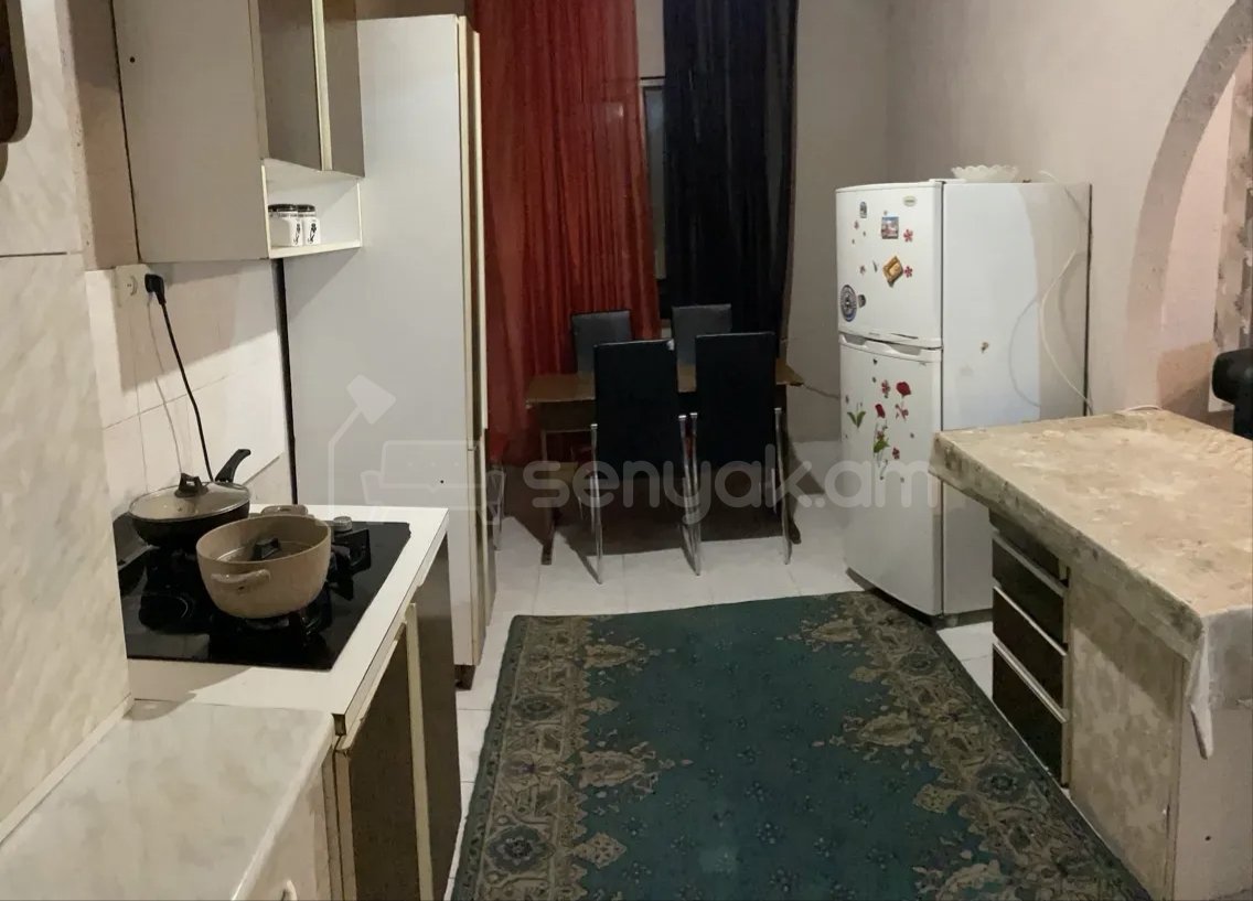 3 Սենյականոց Բնակարան Քարե Շենքում, 68քմ, 5/5 հարկ, Նորմալ Վիճակում, Կահավորված