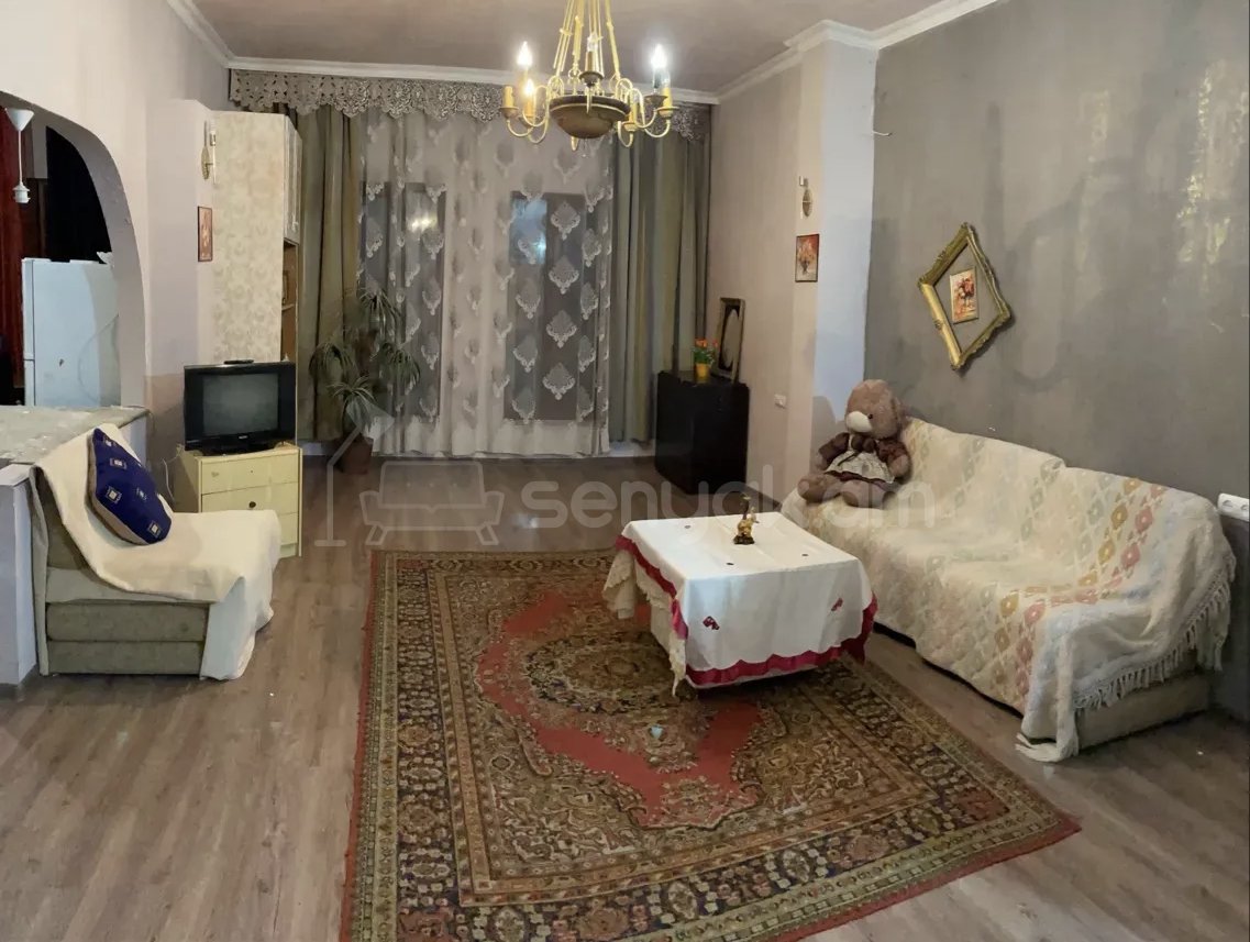 3 Սենյականոց Բնակարան Քարե Շենքում, 68քմ, 5/5 հարկ, Նորմալ Վիճակում, Կահավորված