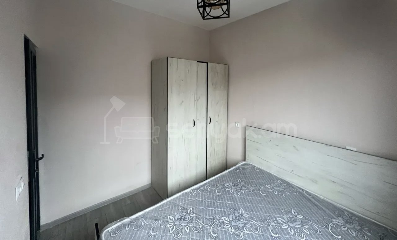 2 Սենյականոց Բնակարան Քարե Շենքում, 47քմ, 1/1 հարկ, Նորմալ Վիճակում, Կահավորված
