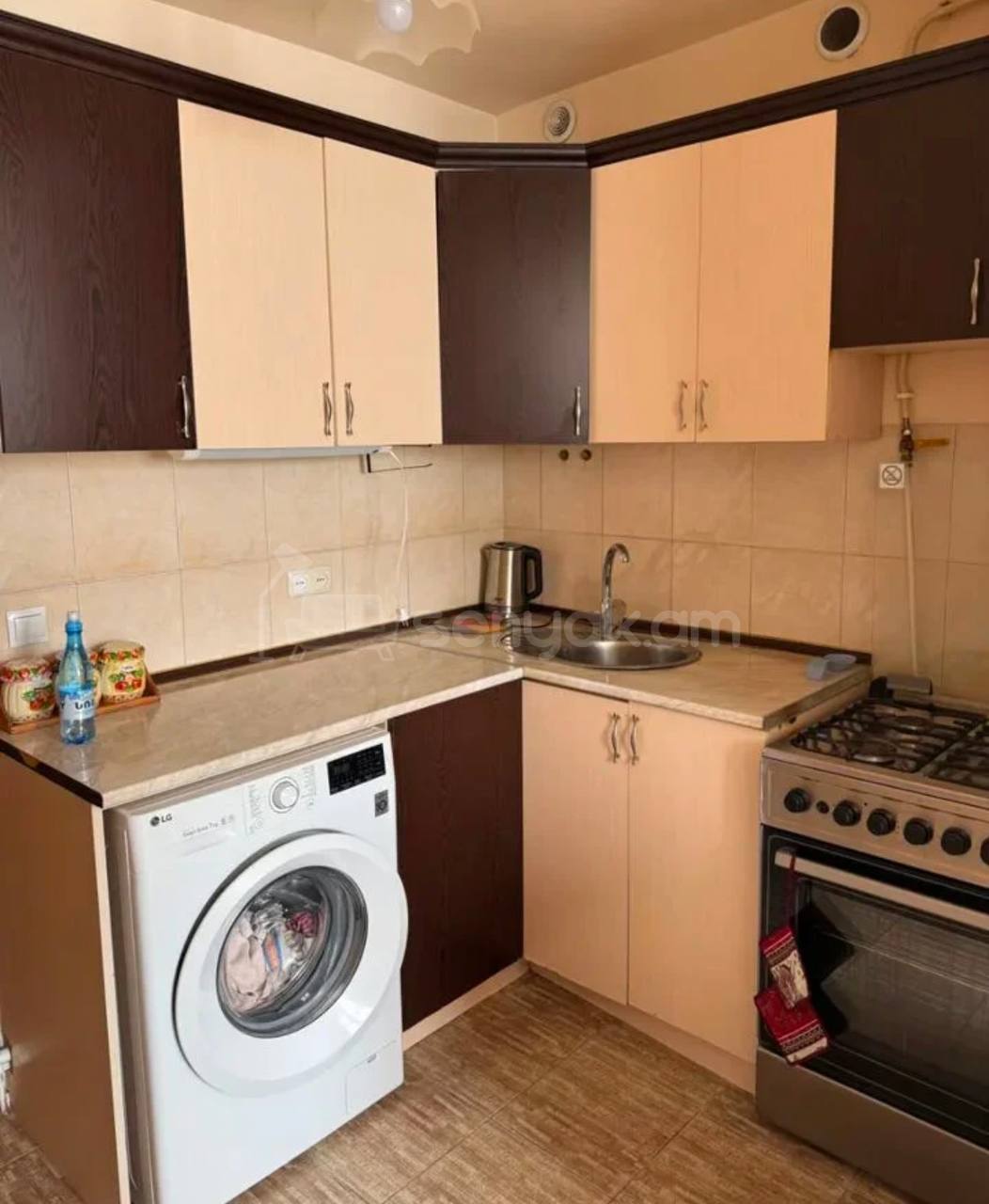 2 Սենյականոց Բնակարան Քարե Շենքում, 58քմ, 4/4 հարկ, Կապիտալ Վերանորոգված, Կահավորված
