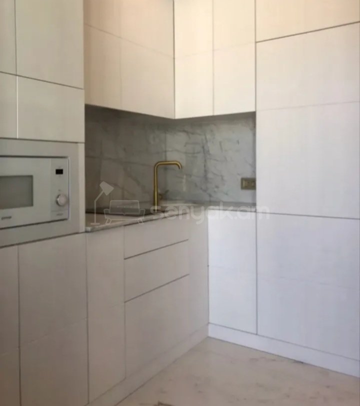 1 Սենյականոց Բնակարան Քարե Շենքում, 35քմ, 4/5 հարկ, Դիզայներական Վերանորոգված