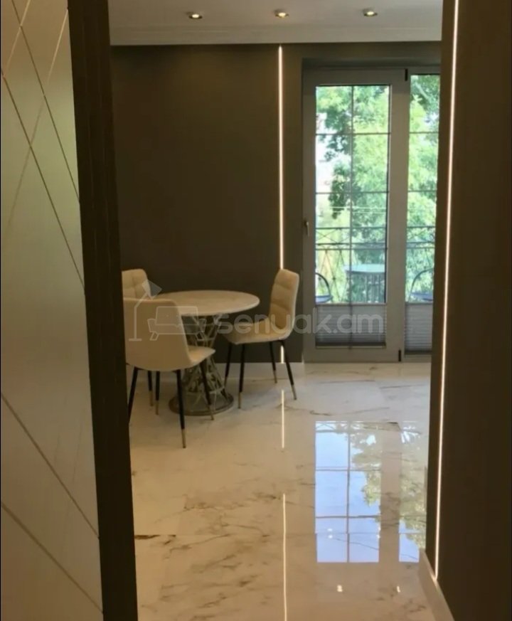 1 Սենյականոց Բնակարան Քարե Շենքում, 35քմ, 4/5 հարկ, Դիզայներական Վերանորոգված