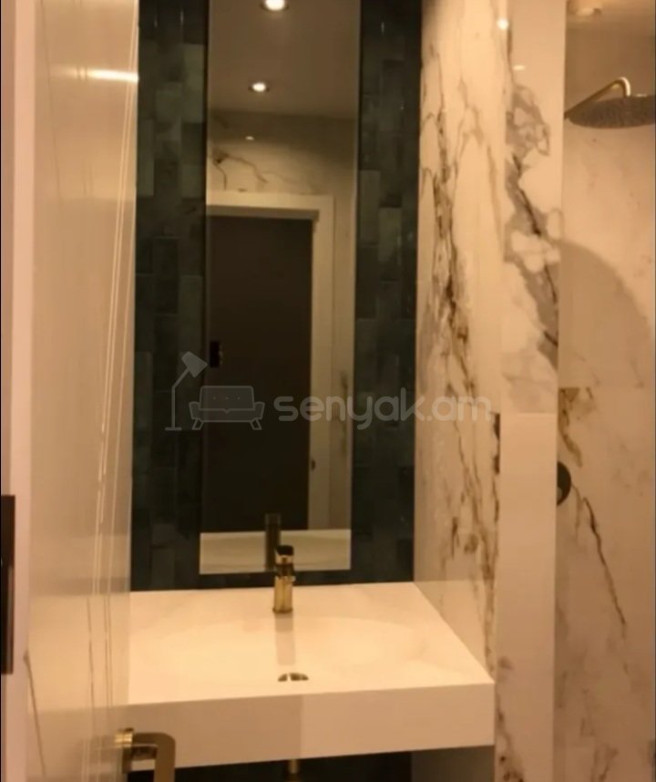 1 Սենյականոց Բնակարան Քարե Շենքում, 35քմ, 4/5 հարկ, Դիզայներական Վերանորոգված