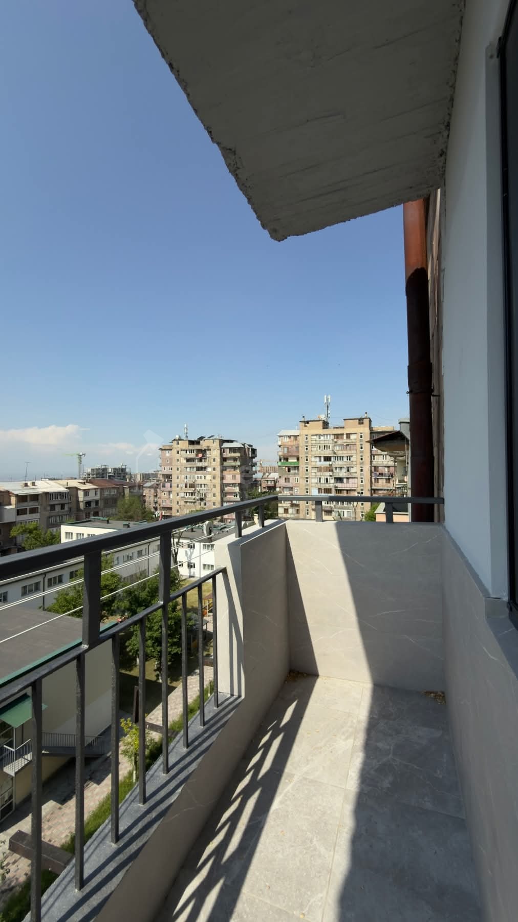 1 Սենյականոց Բնակարան Քարե Շենքում, 38քմ, 5/5 հարկ, Դիզայներական Վերանորոգված