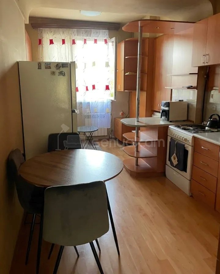 3 Սենյականոց Բնակարան, 70քմ, 3/9 հարկ, Նորմալ Վիճակում
