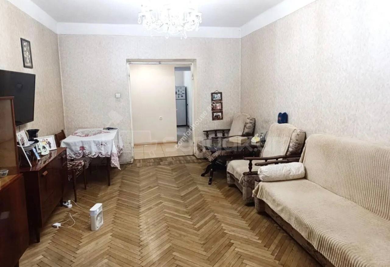 3 Սենյականոց Բնակարան Քարե Շենքում, 79քմ, 1/5 հարկ, Պետական Վիճակում