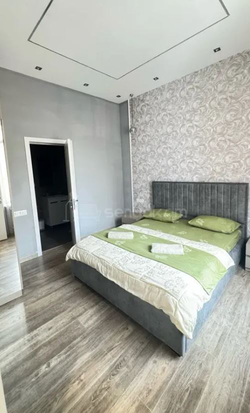 3 Սենյականոց Բնակարան Քարե Շենքում, 90քմ, 3/4 հարկ, Դիզայներական Վերանորոգված, Կահավորված