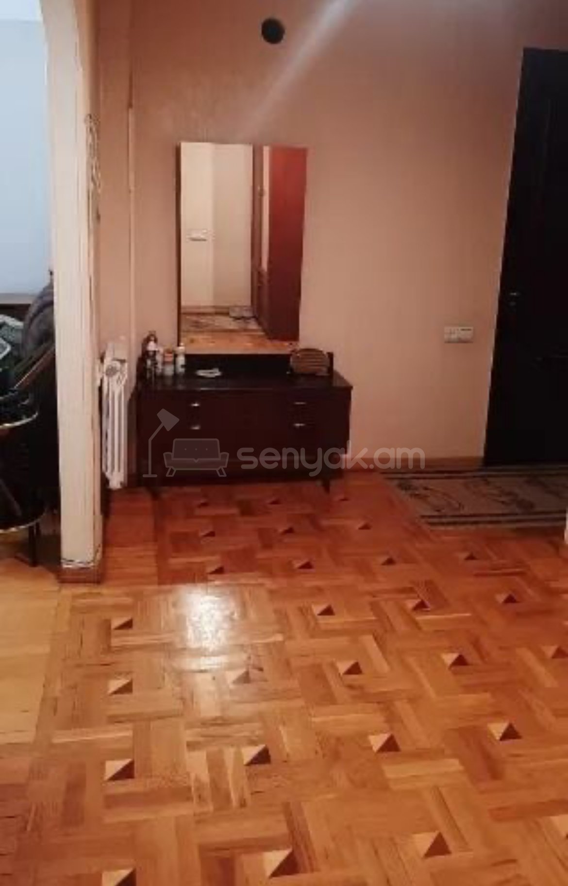 3 Սենյականոց Բնակարան Քարե Շենքում, 83քմ, 3/5 հարկ, Նորմալ Վիճակում, Կահավորված