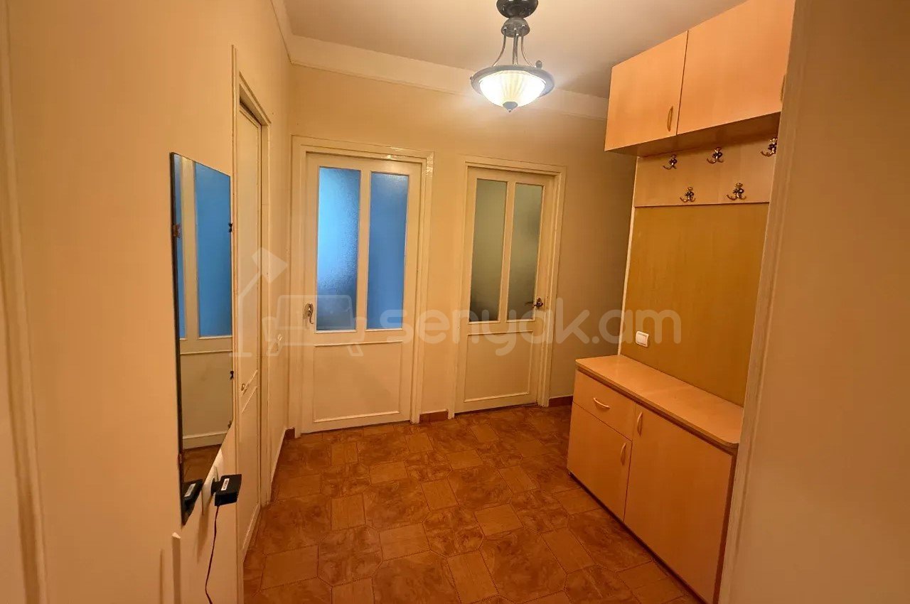 3 Սենյականոց Բնակարան, 80քմ, 2/9 հարկ, Նորմալ Վիճակում