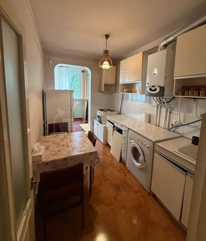 3 Սենյականոց Բնակարան, 80քմ, 2/9 հարկ, Նորմալ Վիճակում
