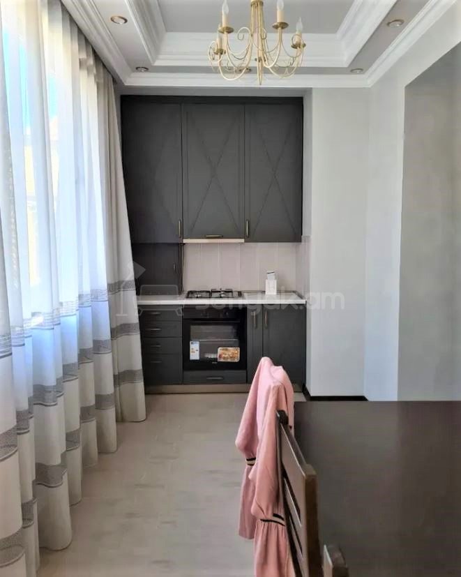 3 Սենյականոց Բնակարան Քարե Շենքում, 80քմ, 2/4 հարկ, Կապիտալ Վերանորոգված, Կահավորված