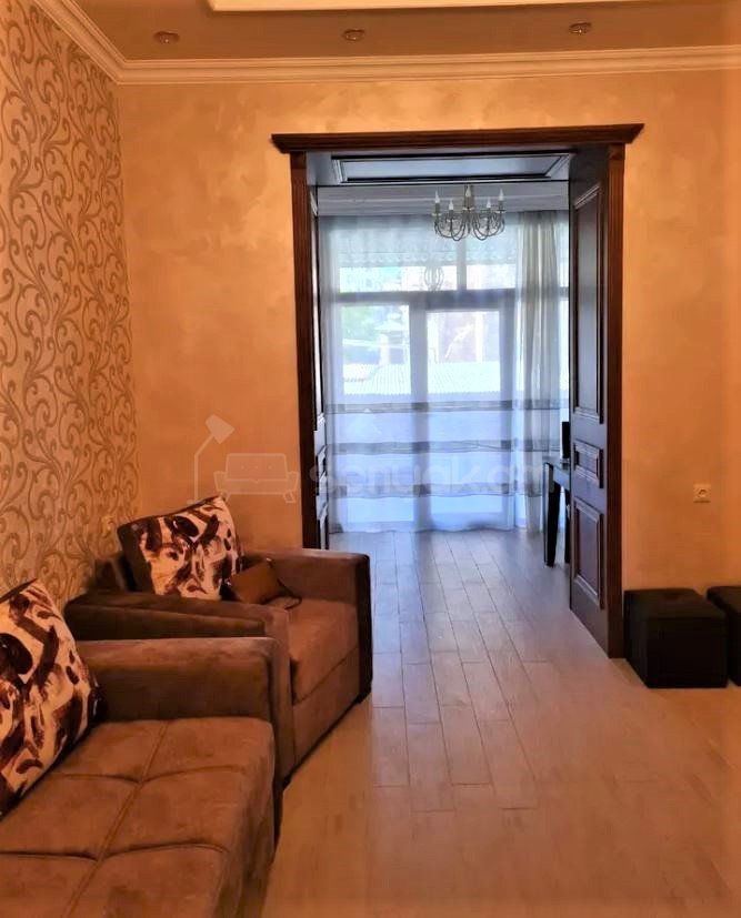 3 Սենյականոց Բնակարան Քարե Շենքում, 80քմ, 2/4 հարկ, Կապիտալ Վերանորոգված, Կահավորված