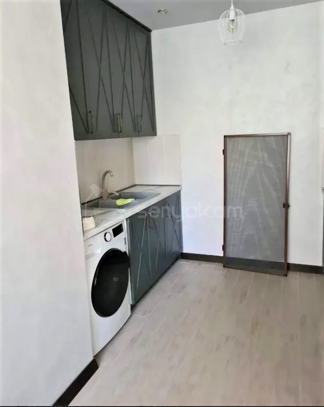 3 Սենյականոց Բնակարան Քարե Շենքում, 80քմ, 2/4 հարկ, Կապիտալ Վերանորոգված, Կահավորված