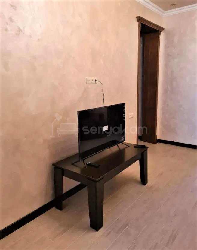 3 Սենյականոց Բնակարան Քարե Շենքում, 80քմ, 2/4 հարկ, Կապիտալ Վերանորոգված, Կահավորված