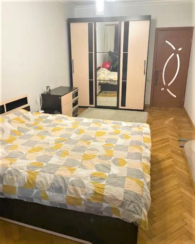 3 Սենյականոց Բնակարան Քարե Շենքում, 80քմ, 3/6 հարկ, Կապիտալ Վերանորոգված, Կահավորված