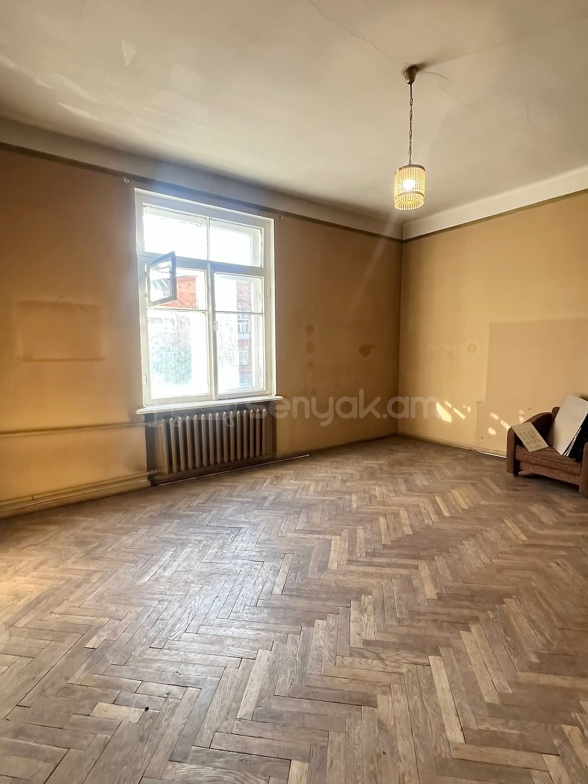 2 Սենյականոց Բնակարան Քարե Շենքում, 76քմ, 3/4 հարկ, Պետական Վիճակում