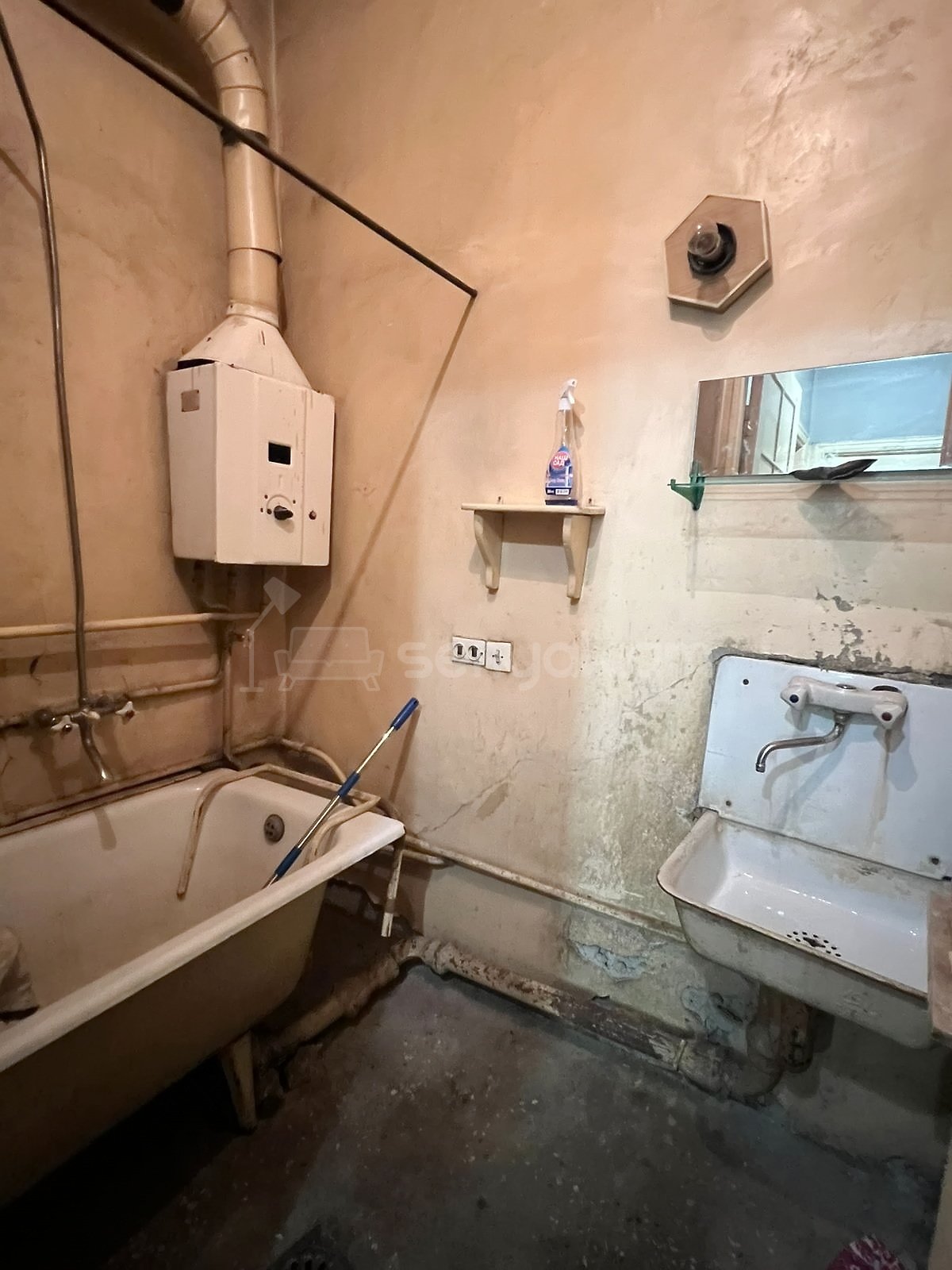 2 Սենյականոց Բնակարան Քարե Շենքում, 76քմ, 3/4 հարկ, Պետական Վիճակում