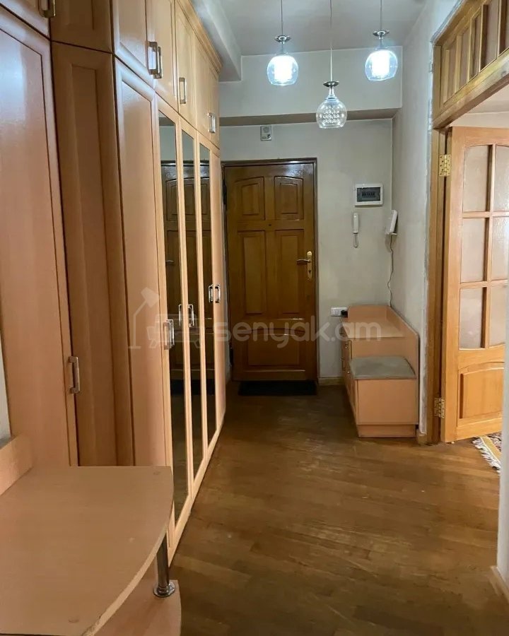 3 Սենյականոց Բնակարան, 70քմ, 3/9 հարկ, Նորմալ Վիճակում