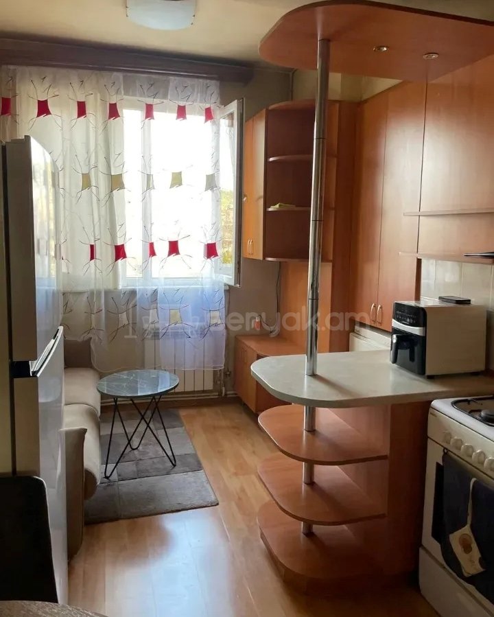 3 Սենյականոց Բնակարան, 70քմ, 3/9 հարկ, Նորմալ Վիճակում