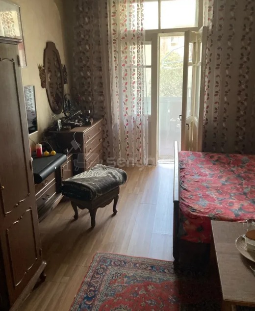 3 Սենյականոց Բնակարան Քարե Շենքում, 85քմ, 2/4 հարկ, Պետական Վիճակում