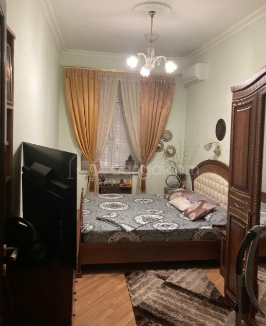 3 Սենյականոց Բնակարան Քարե Շենքում, 85քմ, 2/4 հարկ, Պետական Վիճակում
