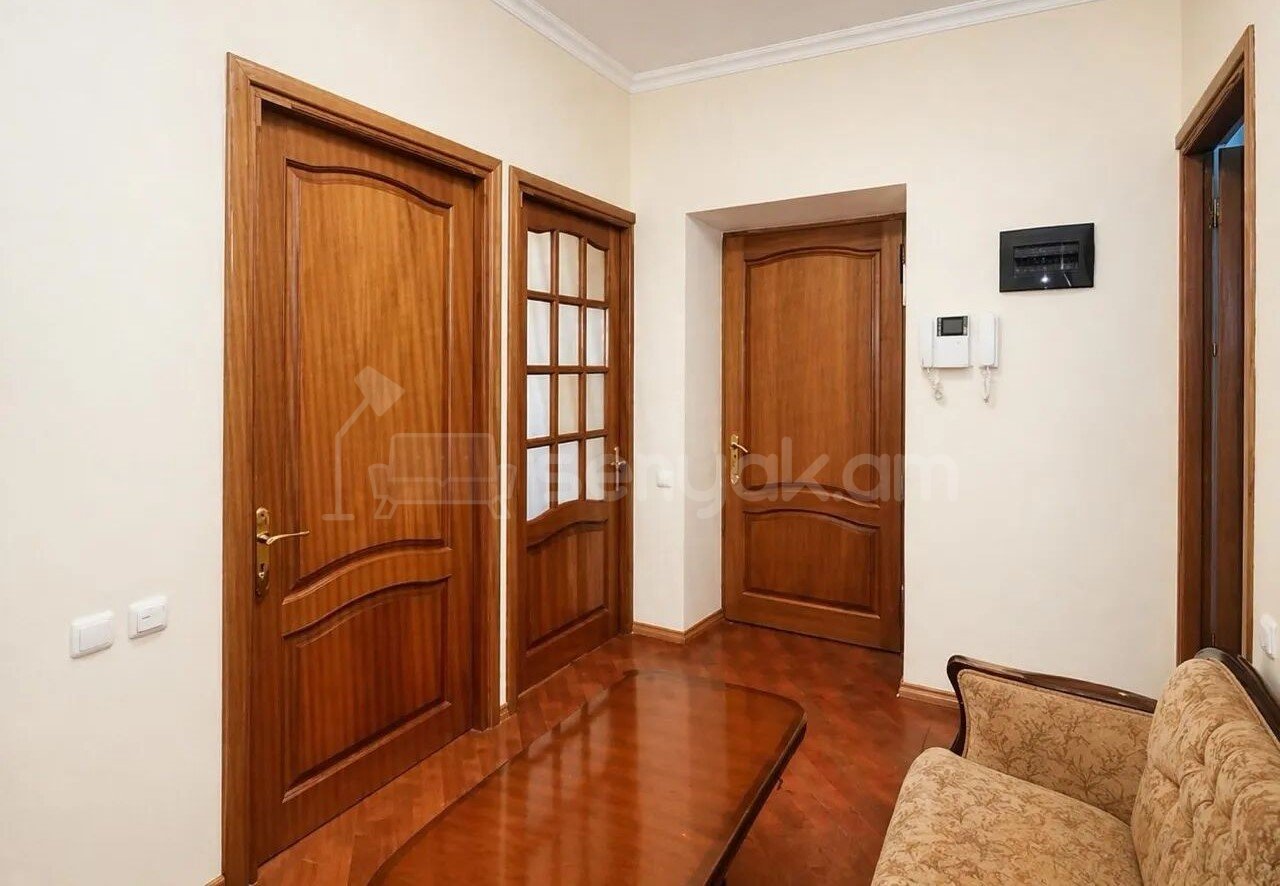 2 Սենյականոց Բնակարան Քարե Շենքում, 74քմ, 2/5 հարկ, Կապիտալ Վերանորոգված