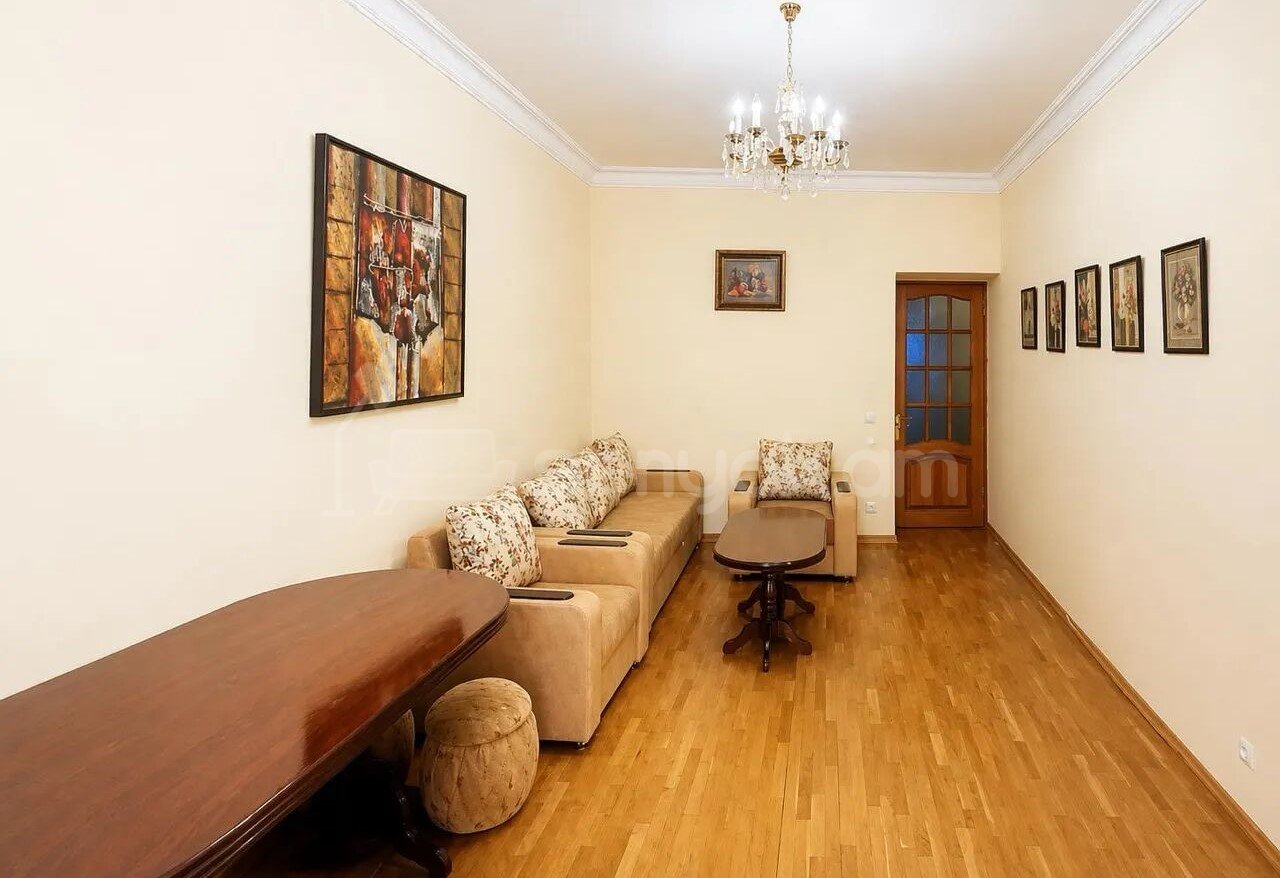 2 Սենյականոց Բնակարան Քարե Շենքում, 74քմ, 2/5 հարկ, Կապիտալ Վերանորոգված