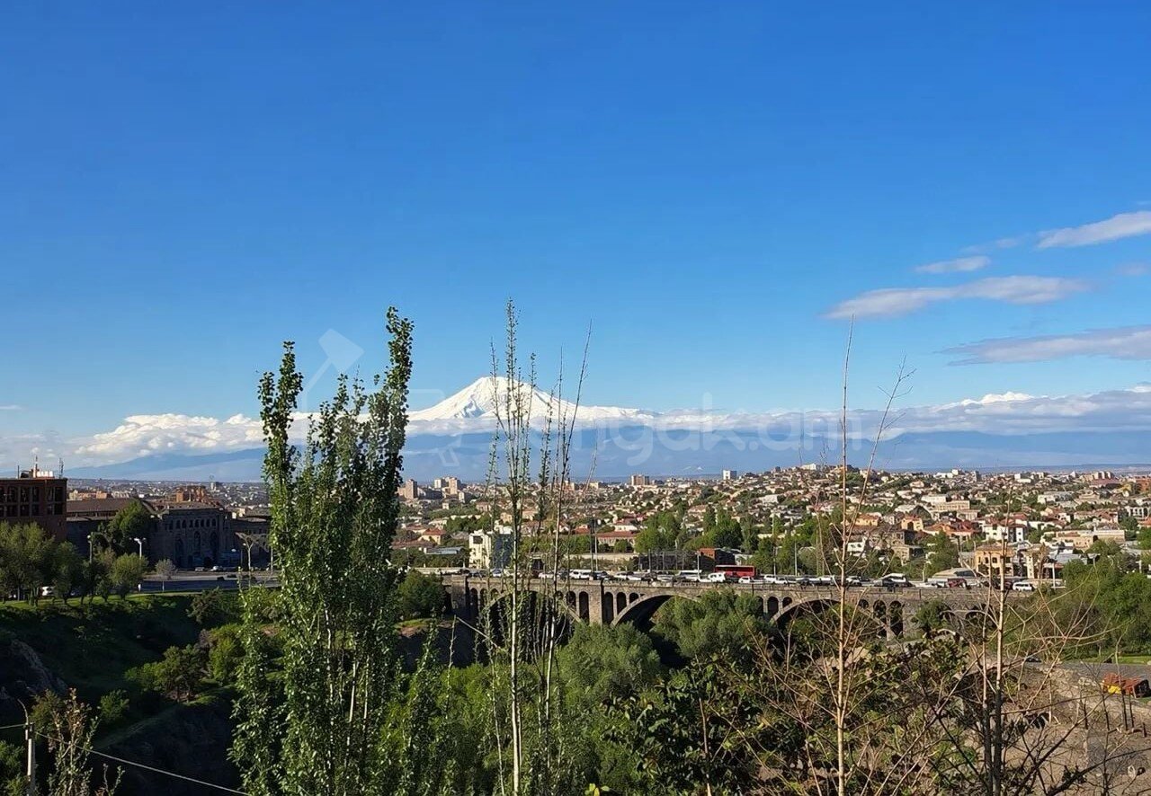 2 Սենյականոց Բնակարան Քարե Շենքում, 74քմ, 2/5 հարկ, Կապիտալ Վերանորոգված