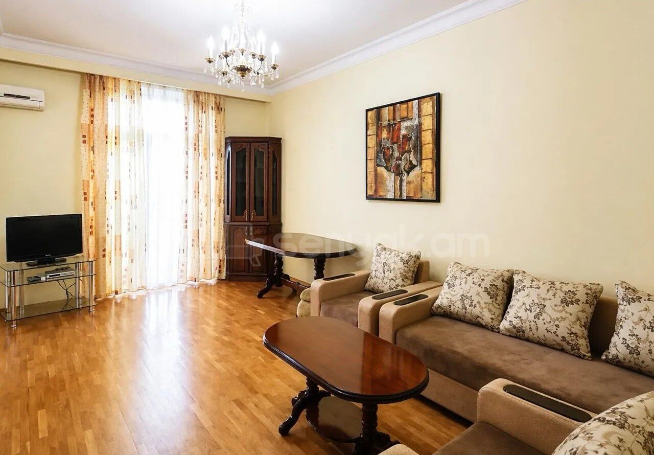 2 Սենյականոց Բնակարան Քարե Շենքում, 74քմ, 2/5 հարկ, Կապիտալ Վերանորոգված