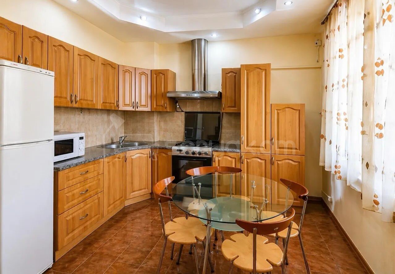 2 Սենյականոց Բնակարան Քարե Շենքում, 74քմ, 2/5 հարկ, Կապիտալ Վերանորոգված