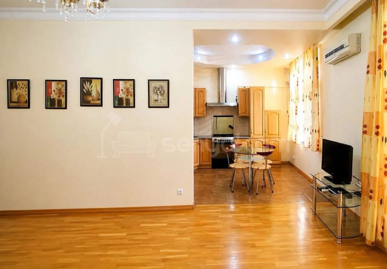2 Սենյականոց Բնակարան Քարե Շենքում, 74քմ, 2/5 հարկ, Կապիտալ Վերանորոգված
