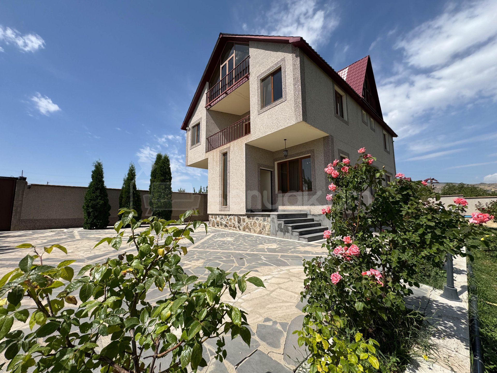 7 Սենյականոց Ամառանոց, 350քմ, Լողավազանով