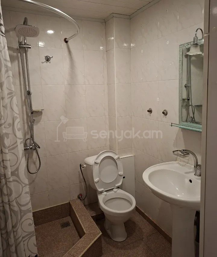 2 Սենյականոց Բնակարան Քարե Շենքում, 64քմ, 2/5 հարկ, Նորմալ Վիճակում