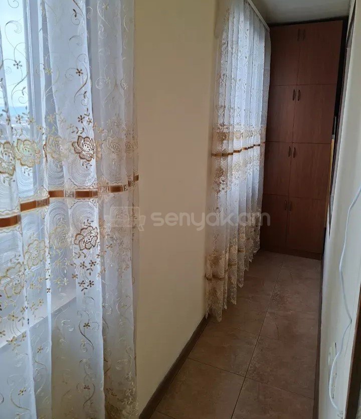 2 Սենյականոց Բնակարան Քարե Շենքում, 64քմ, 2/5 հարկ, Նորմալ Վիճակում