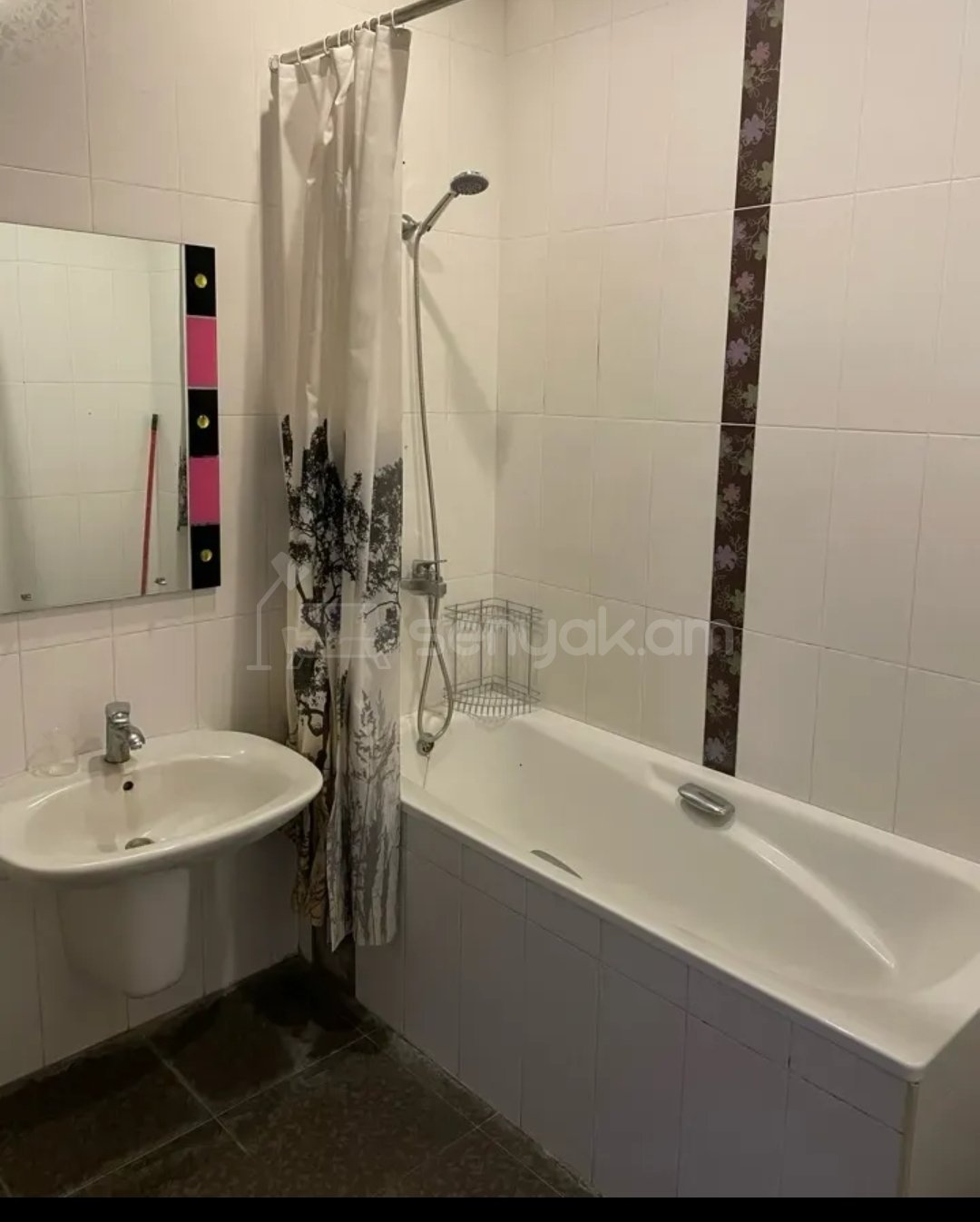 3 Սենյականոց Բնակարան Քարե Շենքում, 95քմ, 5/5 հարկ, Կապիտալ Վերանորոգված, Կահավորված, Արևկող