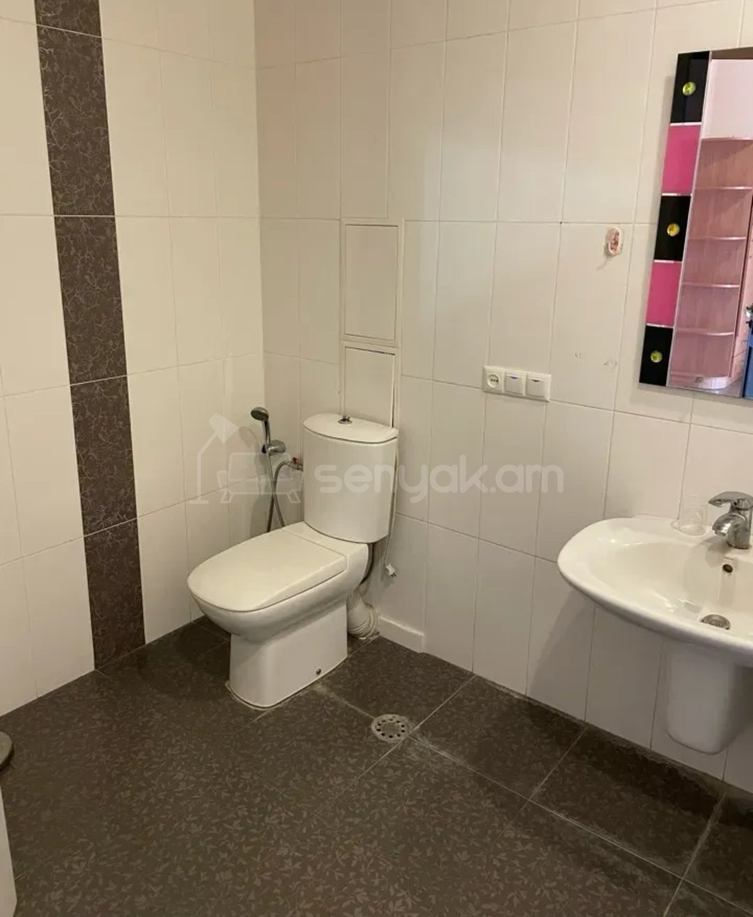 3 Սենյականոց Բնակարան Քարե Շենքում, 95քմ, 5/5 հարկ, Կապիտալ Վերանորոգված, Կահավորված, Արևկող