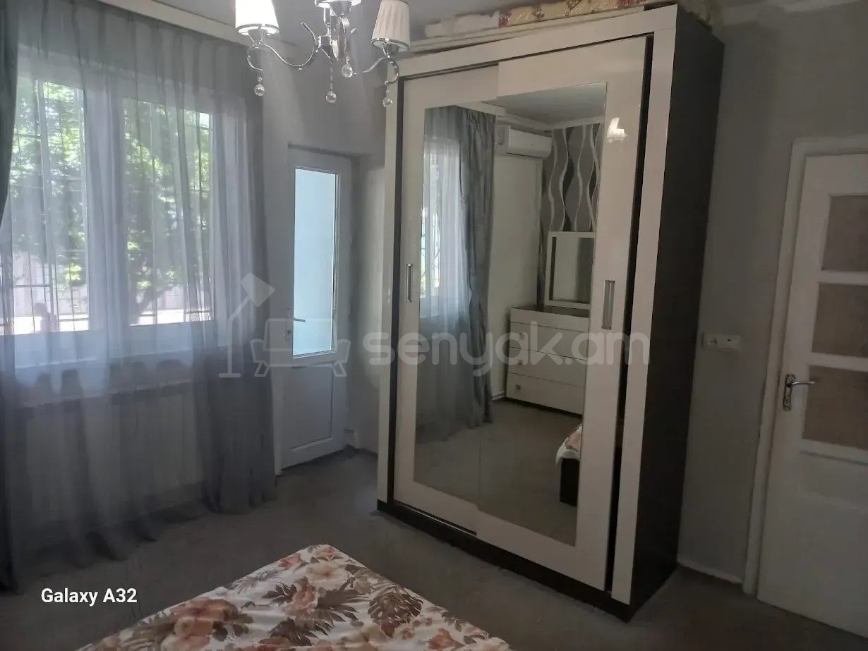 3 Սենյականոց Բնակարան Քարե Շենքում, 72քմ, 1/5 հարկ, Կապիտալ Վերանորոգված
