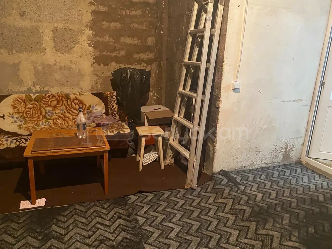 3 Սենյականոց Բնակարան Քարե Շենքում, 100քմ, 4/5 հարկ, Կոսմետիկ Վերանորոգված