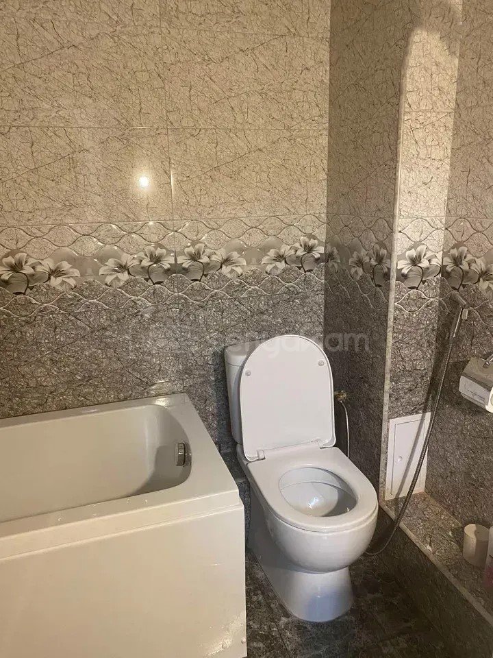 3 Սենյականոց Բնակարան Քարե Շենքում, 100քմ, 4/5 հարկ, Կոսմետիկ Վերանորոգված
