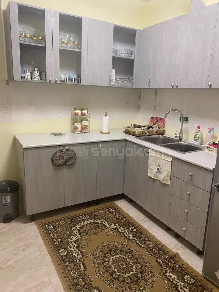 3 Սենյականոց Բնակարան Քարե Շենքում, 100քմ, 4/5 հարկ, Կոսմետիկ Վերանորոգված