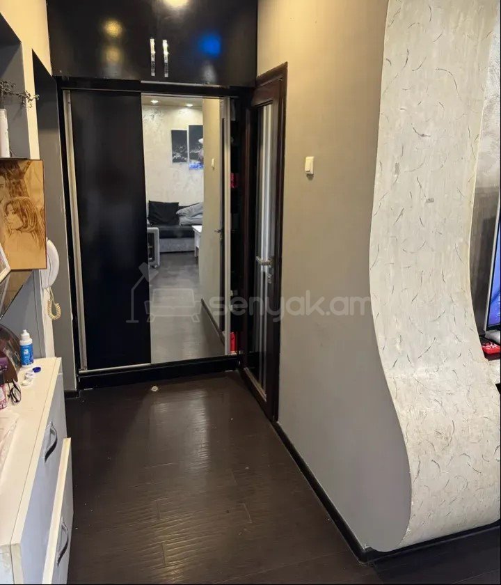 3 Սենյականոց Բնակարան Քարե Շենքում, 43քմ, 4/4 հարկ, Կապիտալ Վերանորոգված